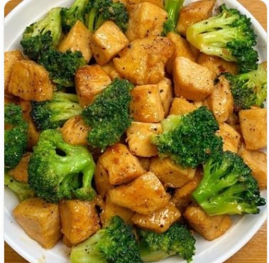 Pollo salteado con brócoli