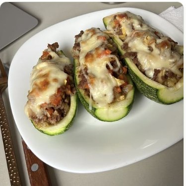 Barquitos de calabacín rellenos y gratinados